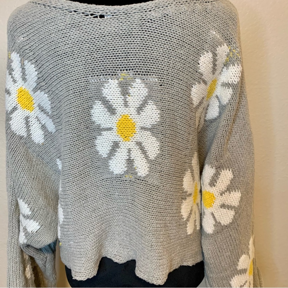 Storia Daisy Girl Cropped Sweater Bell Sleeves Gray White Yellow Size Medium - Picture 9 of 16